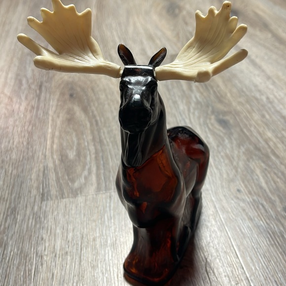 Avon Vintage Alaska Moose (Empty) Glass Aftershave Bottle - Picture 3 of 10